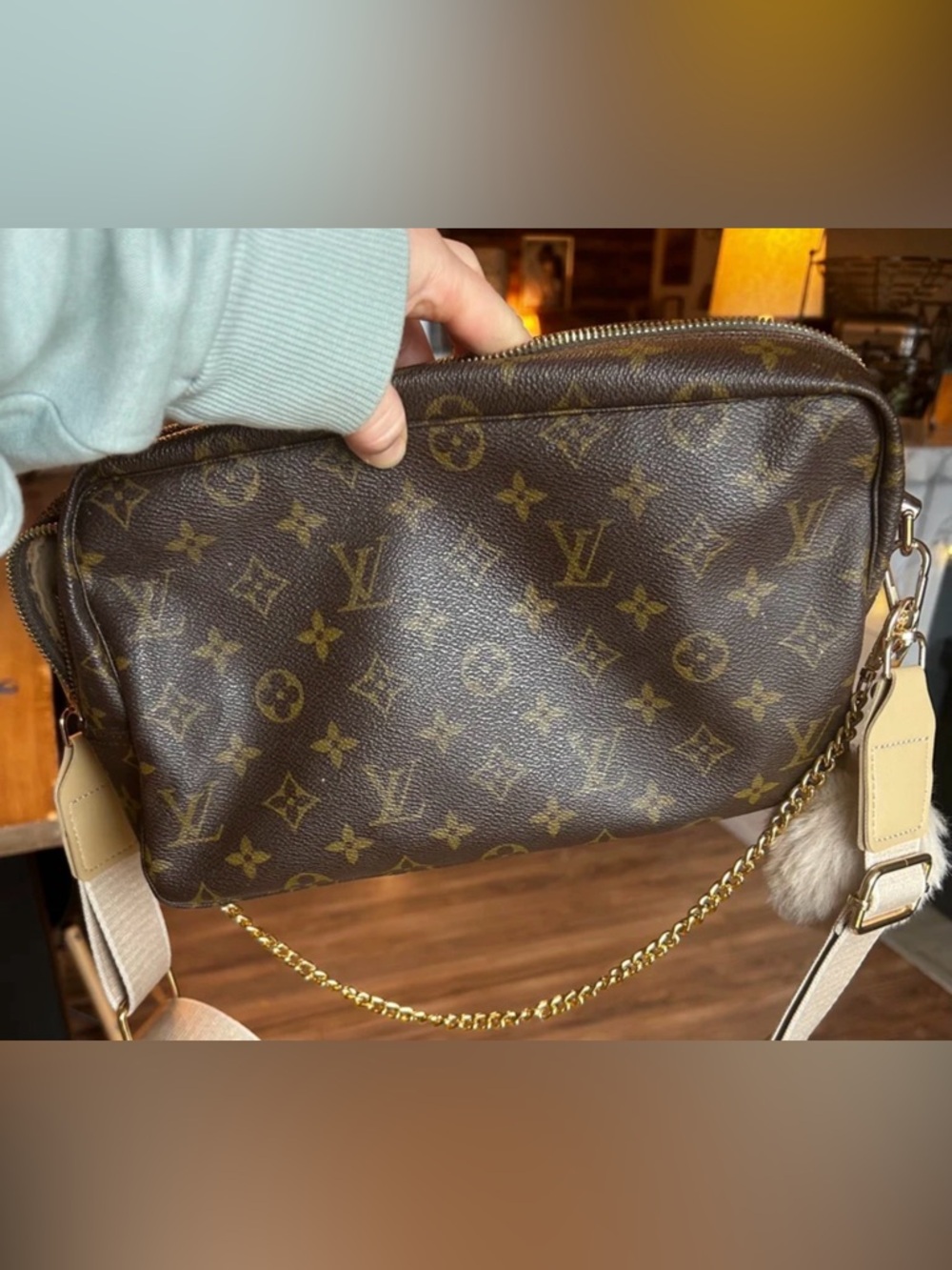 Louis Vuitton Monogram Trousse 28 Crossbody - Picture 3 of 10